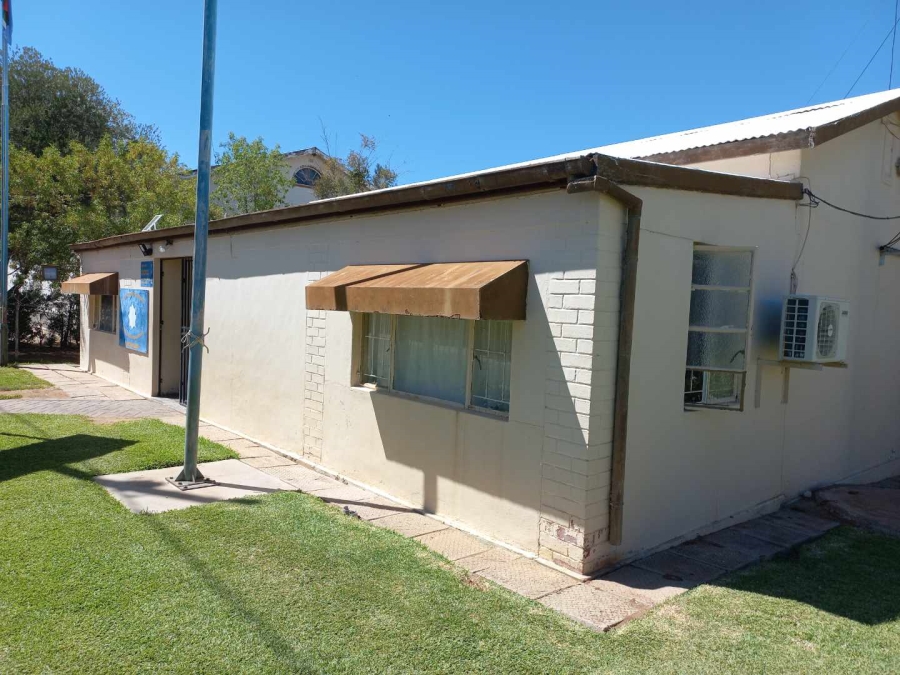 6 Bedroom Property for Sale in Kanoneiland Northern Cape